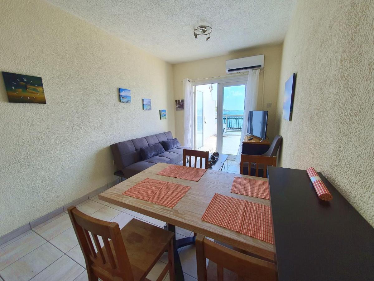 Poseidon 51 - Beachfront Two Bedroom Apartment Pafos Dış mekan fotoğraf