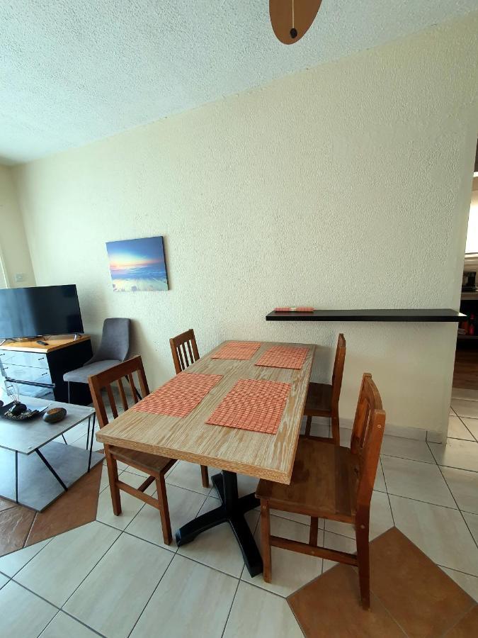 Poseidon 51 - Beachfront Two Bedroom Apartment Pafos Dış mekan fotoğraf