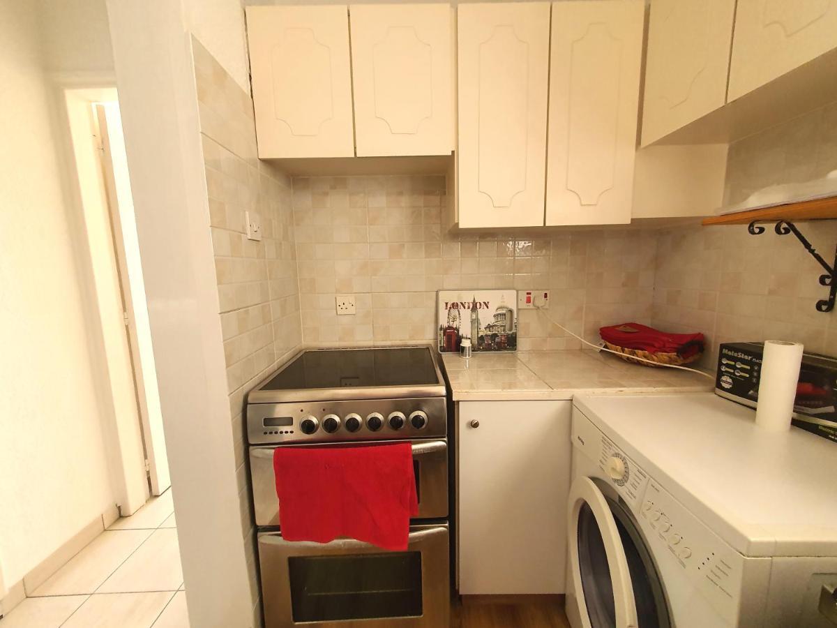 Poseidon 51 - Beachfront Two Bedroom Apartment Pafos Dış mekan fotoğraf