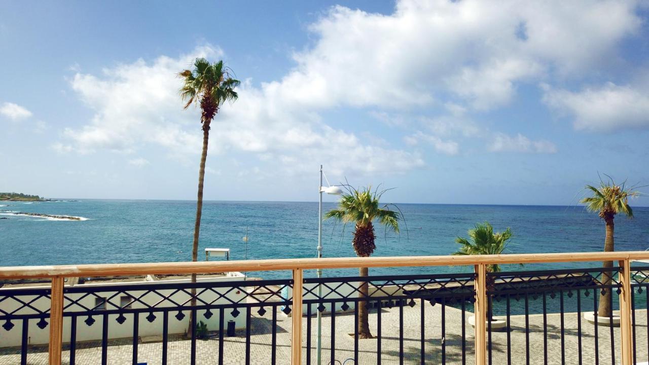 Poseidon 51 - Beachfront Two Bedroom Apartment Pafos Dış mekan fotoğraf