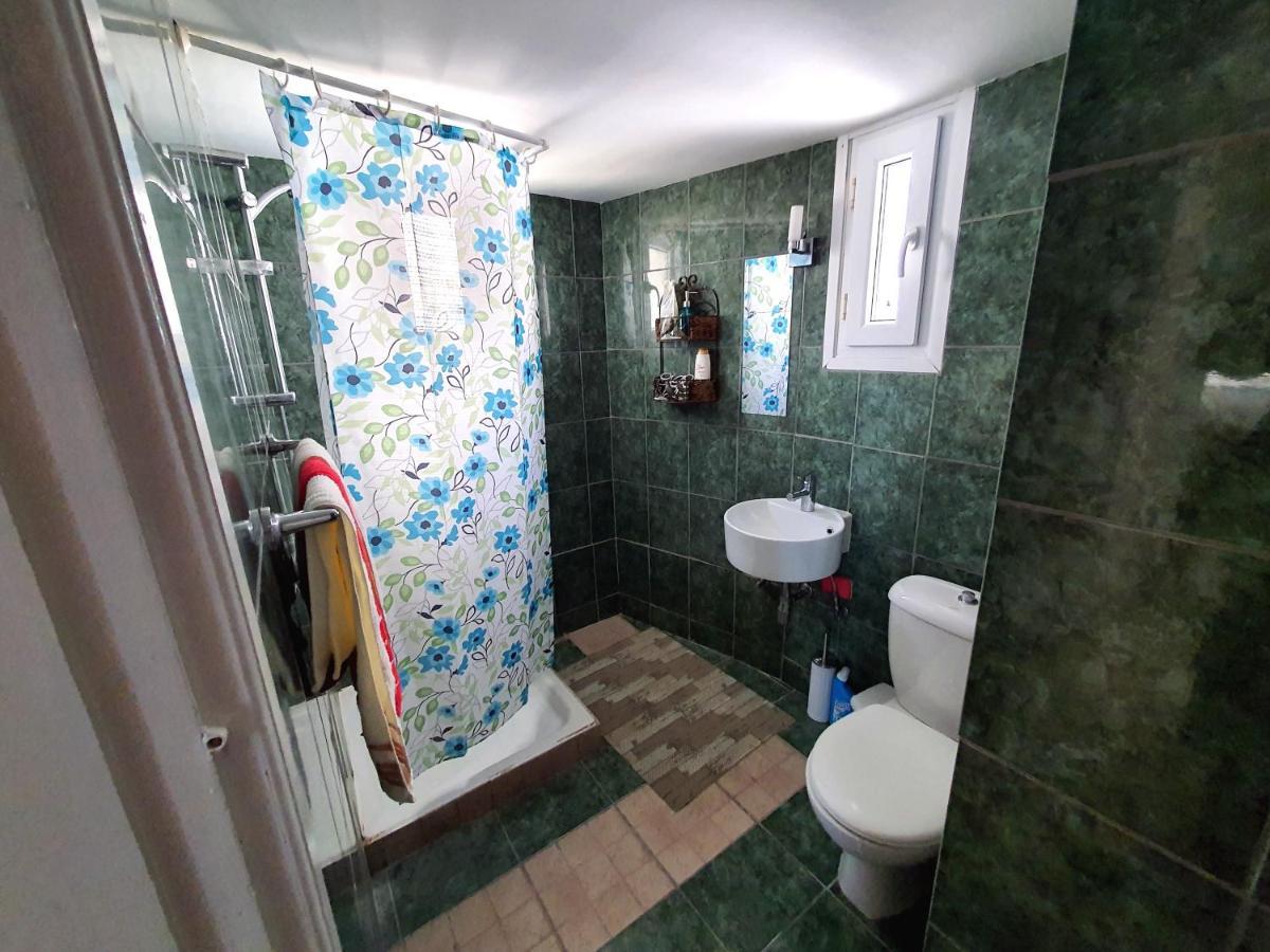 Poseidon 51 - Beachfront Two Bedroom Apartment Pafos Dış mekan fotoğraf