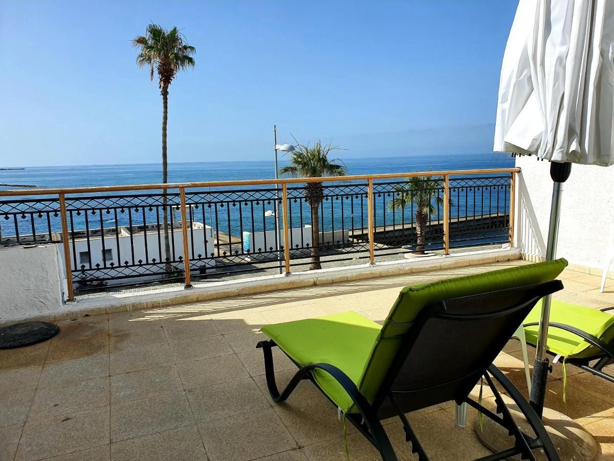 Poseidon 51 - Beachfront Two Bedroom Apartment Pafos Dış mekan fotoğraf