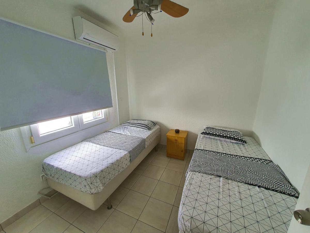 Poseidon 51 - Beachfront Two Bedroom Apartment Pafos Dış mekan fotoğraf